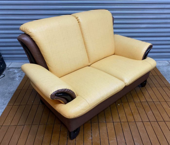 台中二手家具推薦 西屯賣場樂居二手傢俱 A1122 黃色雙人座皮沙發 套房家具 客廳桌椅 臥室家具 床組 床墊 茶几